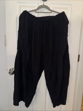 Woman’s Black Elastic-Waist Jogger Pants